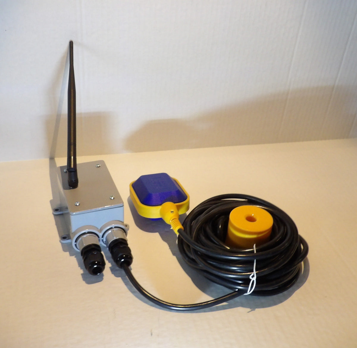 Industrial Wireless Float Switch Transmitter / Contactor Receiver Syst ...